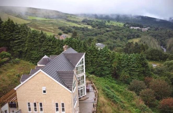 Rowan House Bed Breakfast Main House & Self Contained Self Catering Apartment Cymmer Exterior foto